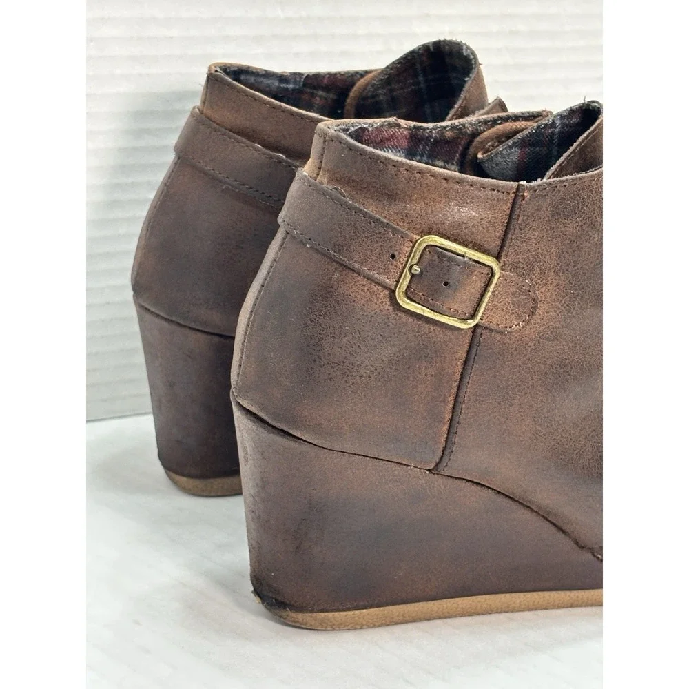 Maurices Cheri Wedge Booties Brown Distressed Lace Up Ankle‎ Boots Women's 7.5